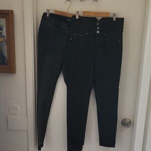 Bundle!2 Pairs Of Size 4 NY &Co Skinny Jeans